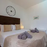 Horizon Vacation - Luxury Near Yumbo Apartment *